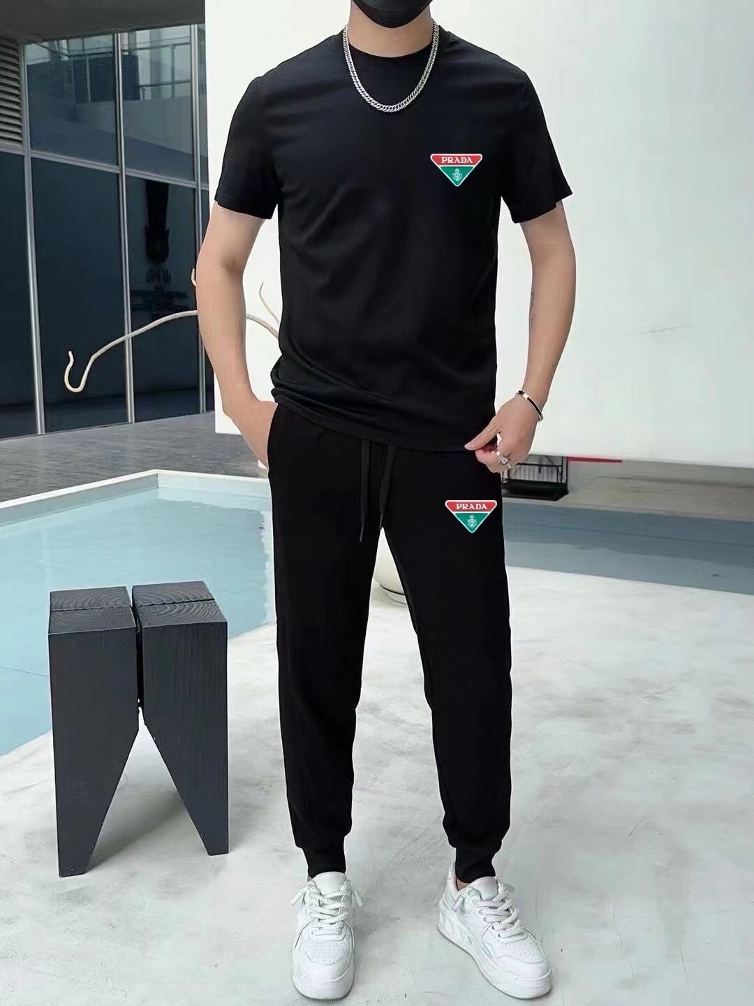 詳細な写真と価格については私に連絡してください。