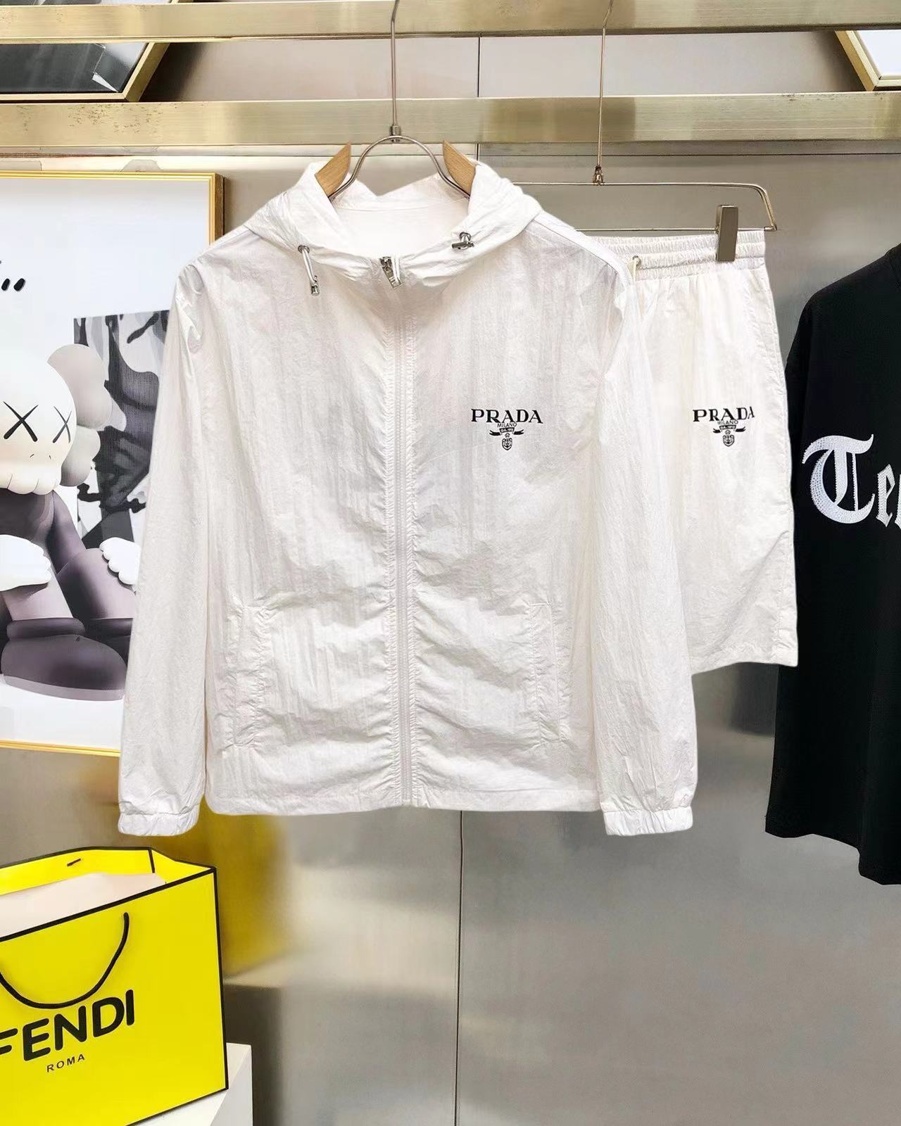 詳細な写真と価格については私に連絡してください。