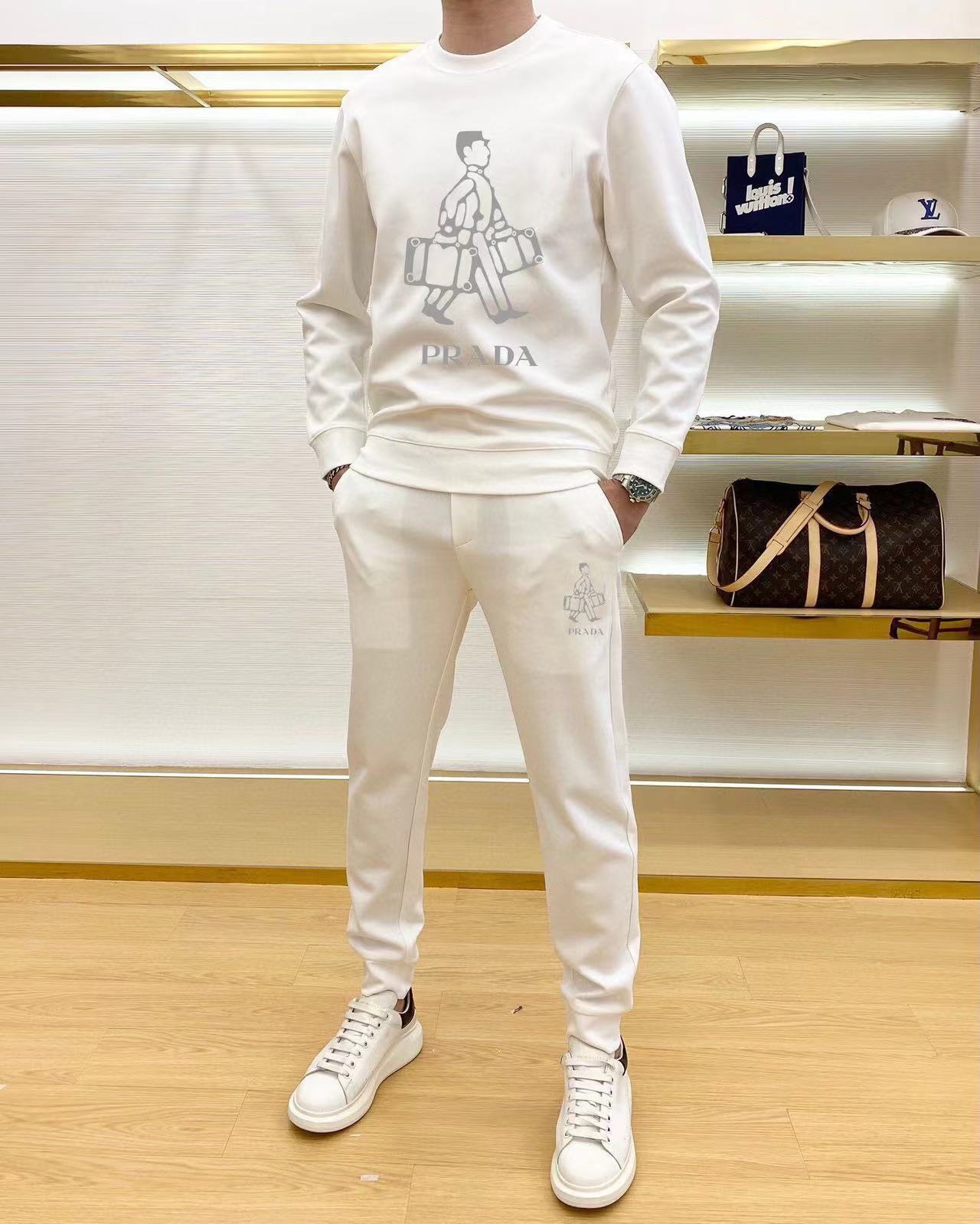 詳細な写真と価格については私に連絡してください。