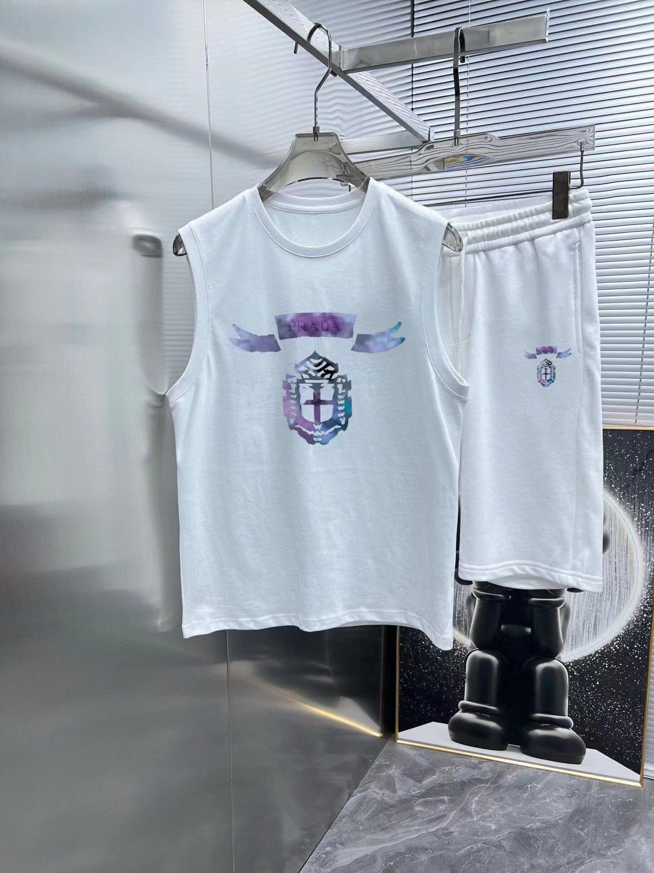 詳細な写真と価格については私に連絡してください。