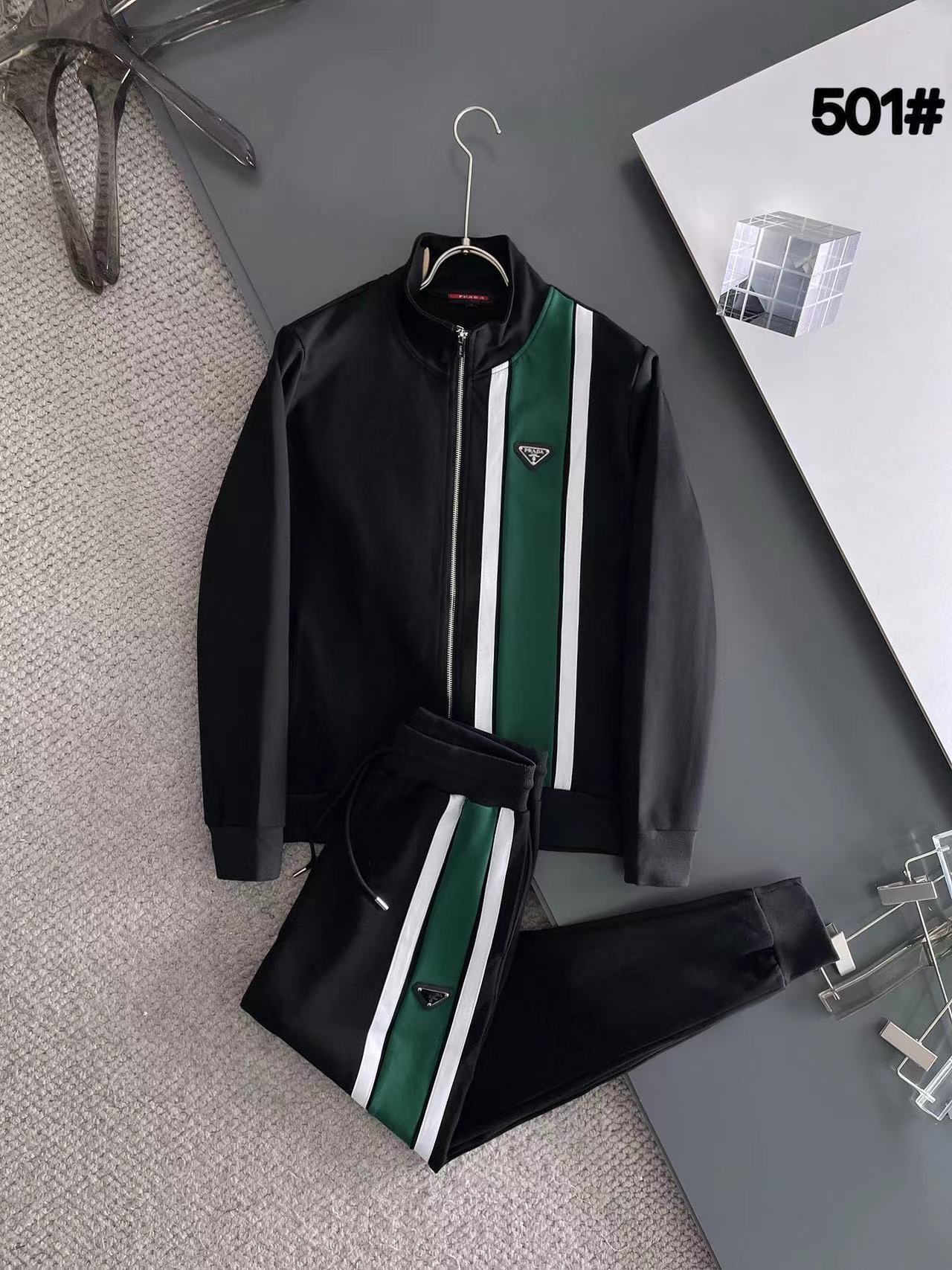 詳細な写真と価格については私に連絡してください。