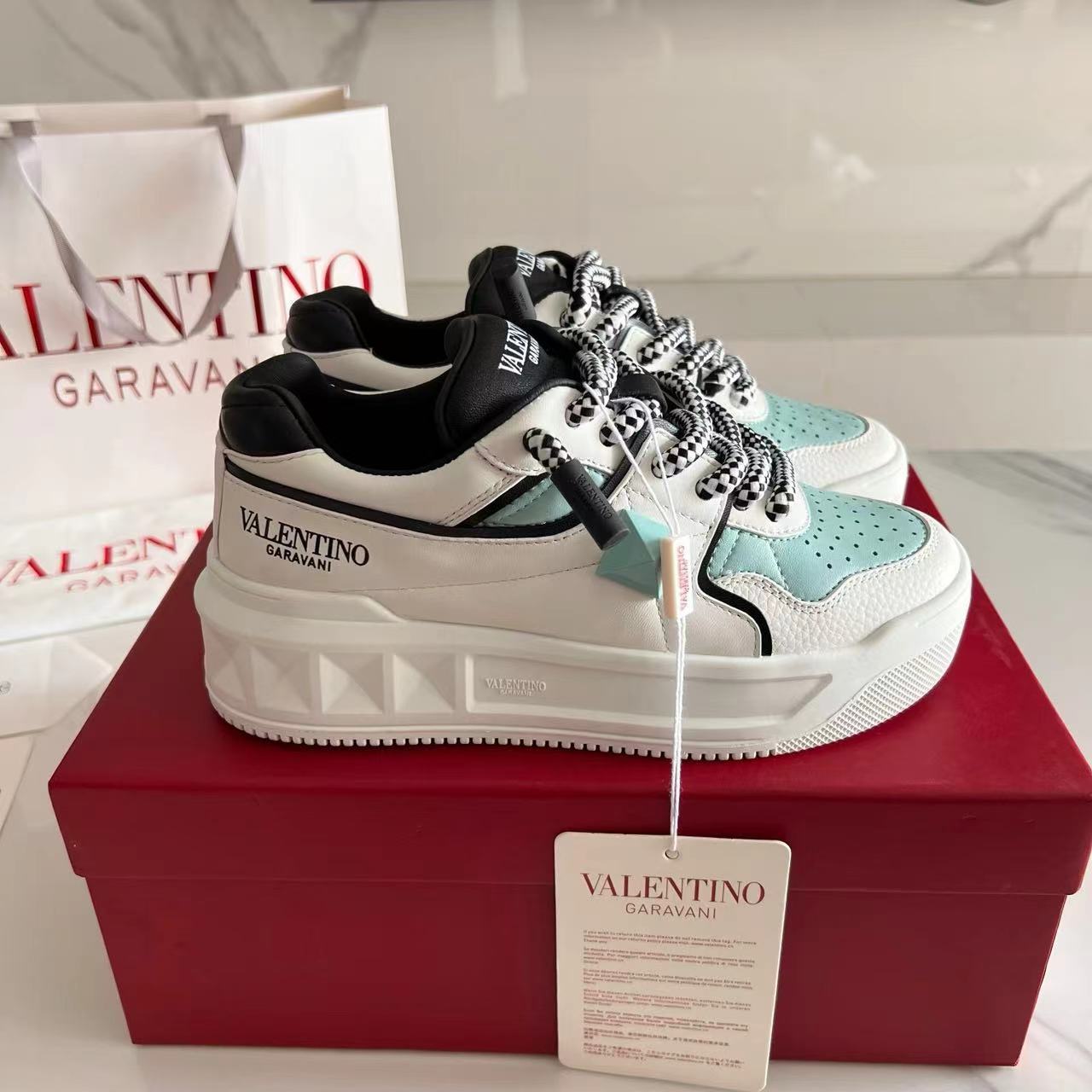 詳細な写真と価格については私に連絡してください。