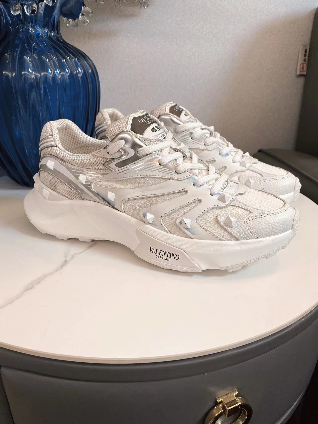 詳細な写真と価格については私に連絡してください。