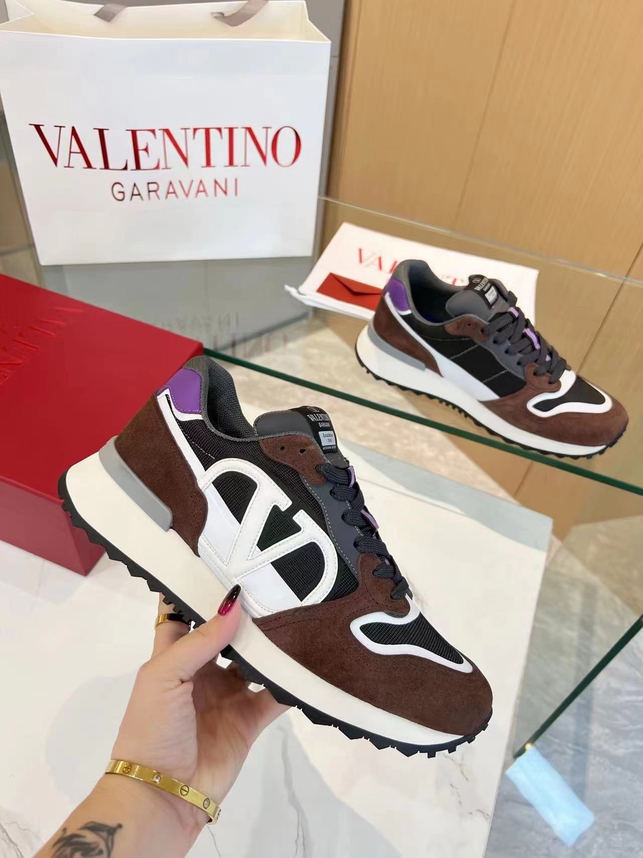 詳細な写真と価格については私に連絡してください。