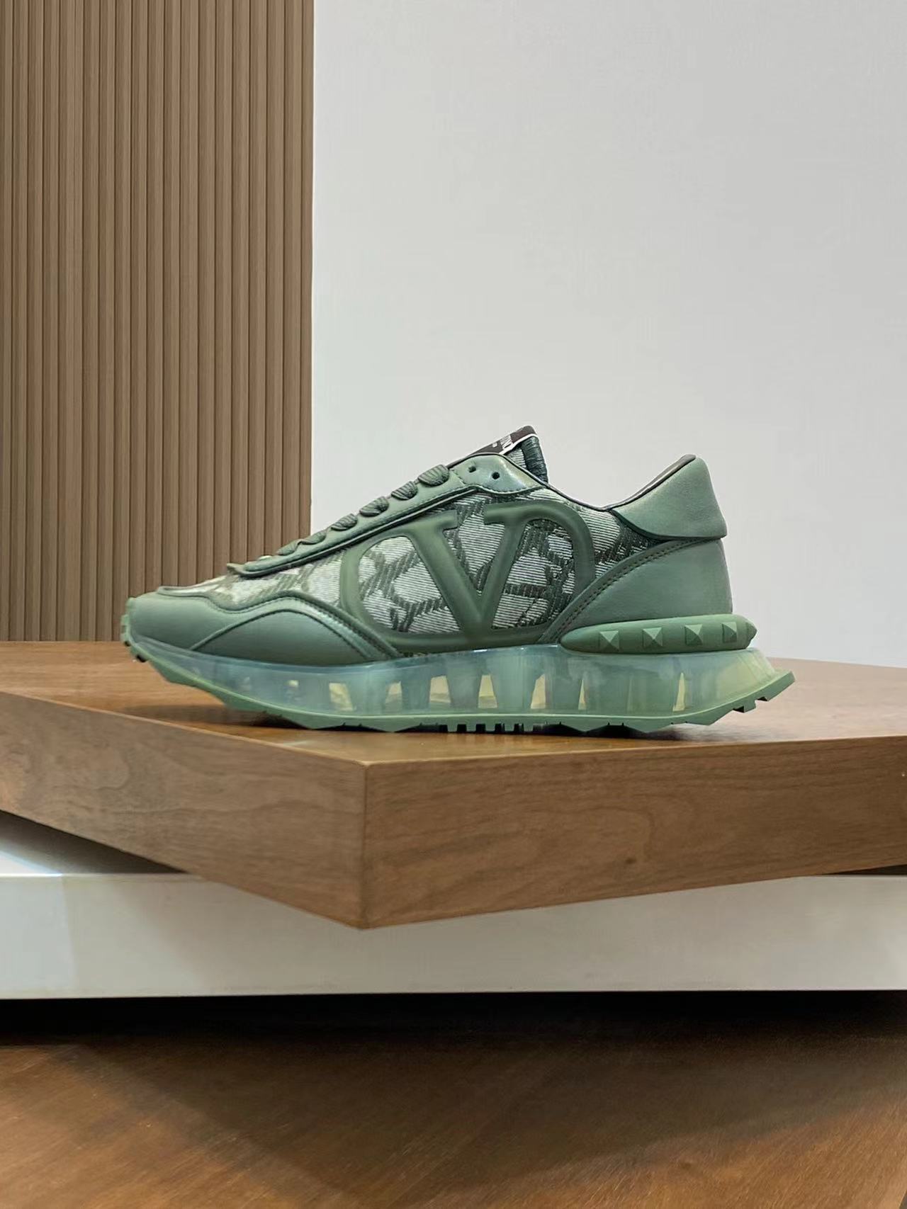 詳細な写真と価格については私に連絡してください。