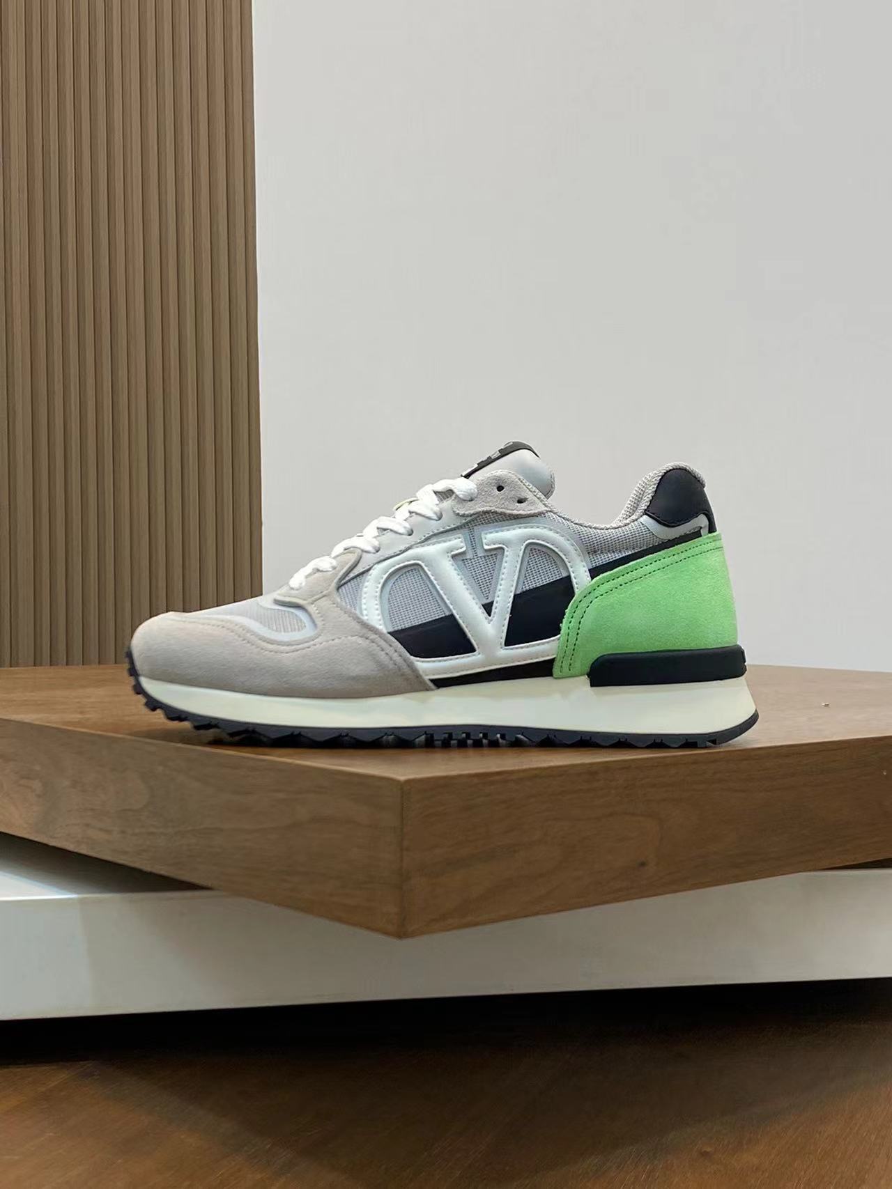 詳細な写真と価格については私に連絡してください。