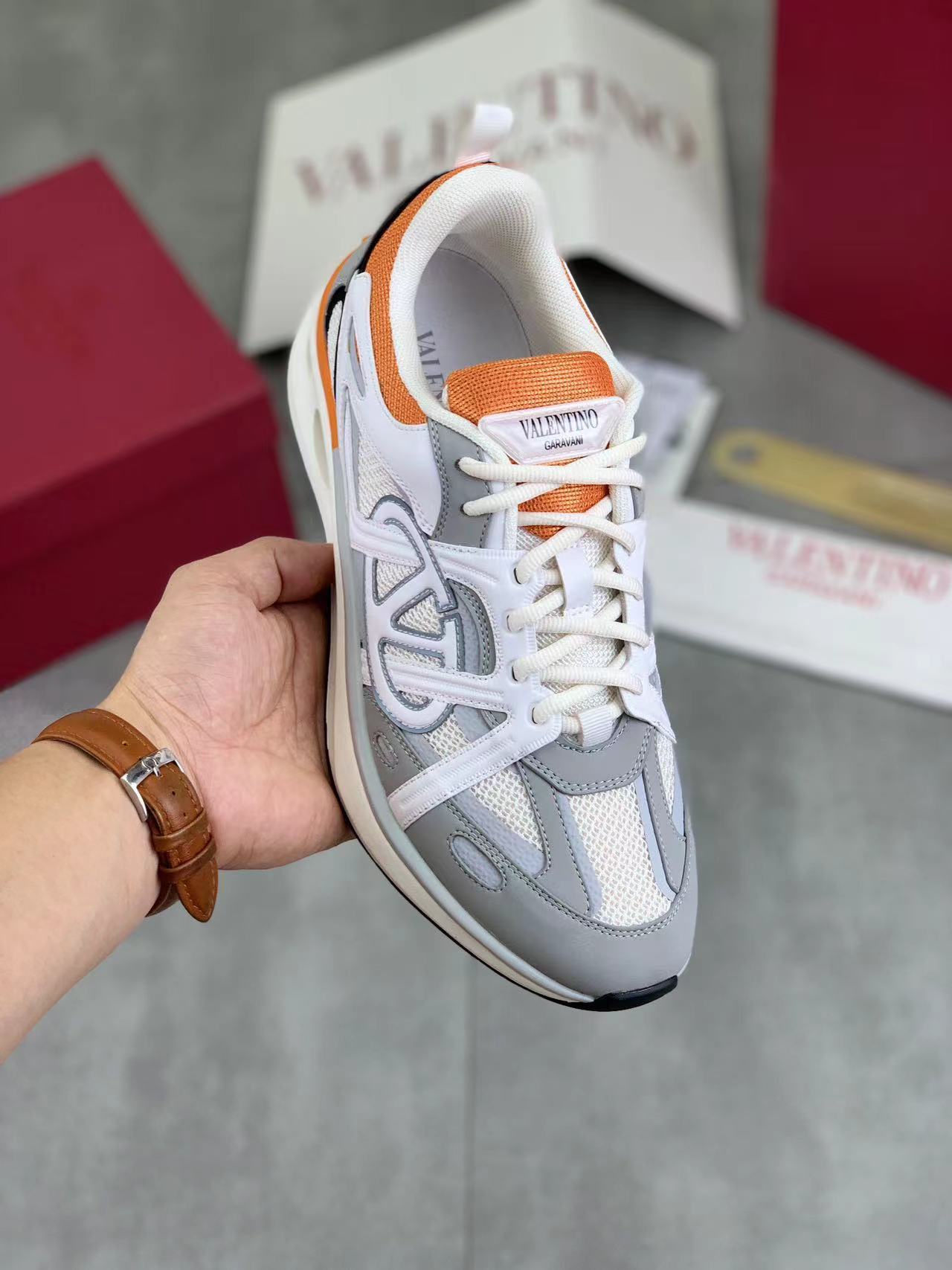 詳細な写真と価格については私に連絡してください。