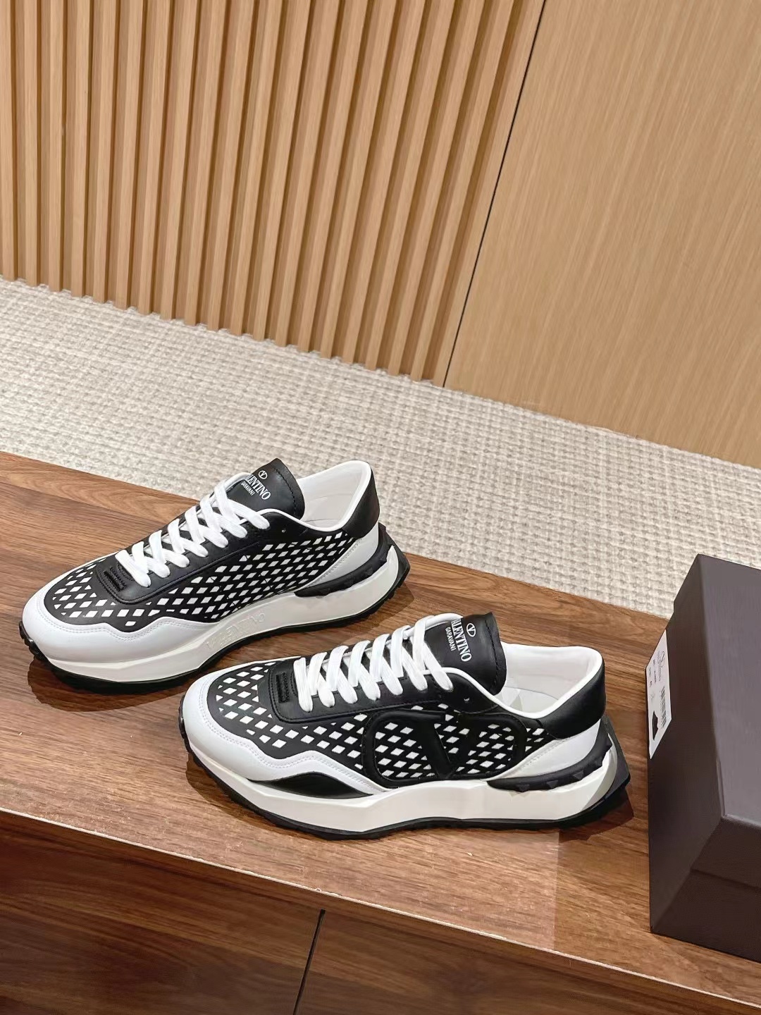 詳細な写真と価格については私に連絡してください。