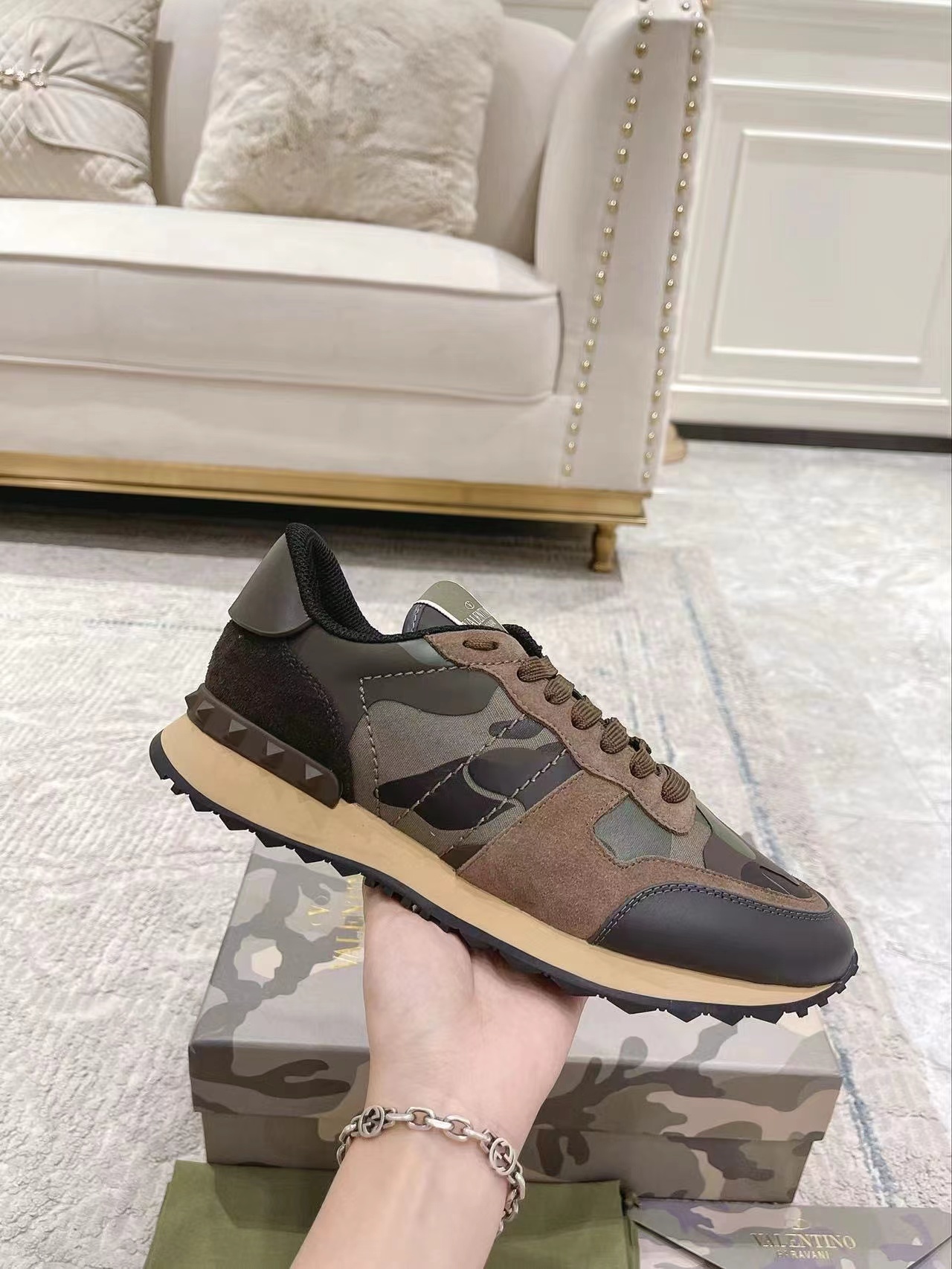 詳細な写真と価格については私に連絡してください。