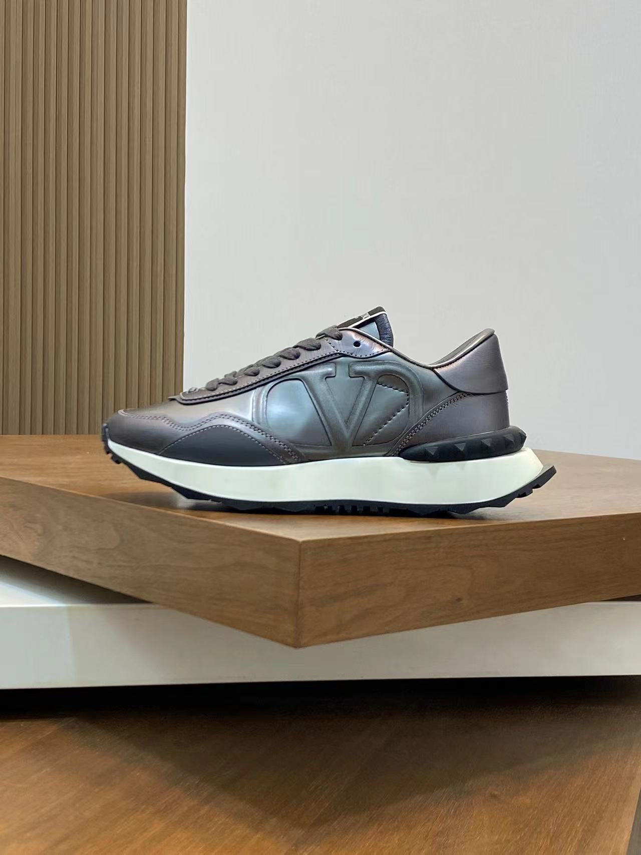 詳細な写真と価格については私に連絡してください。