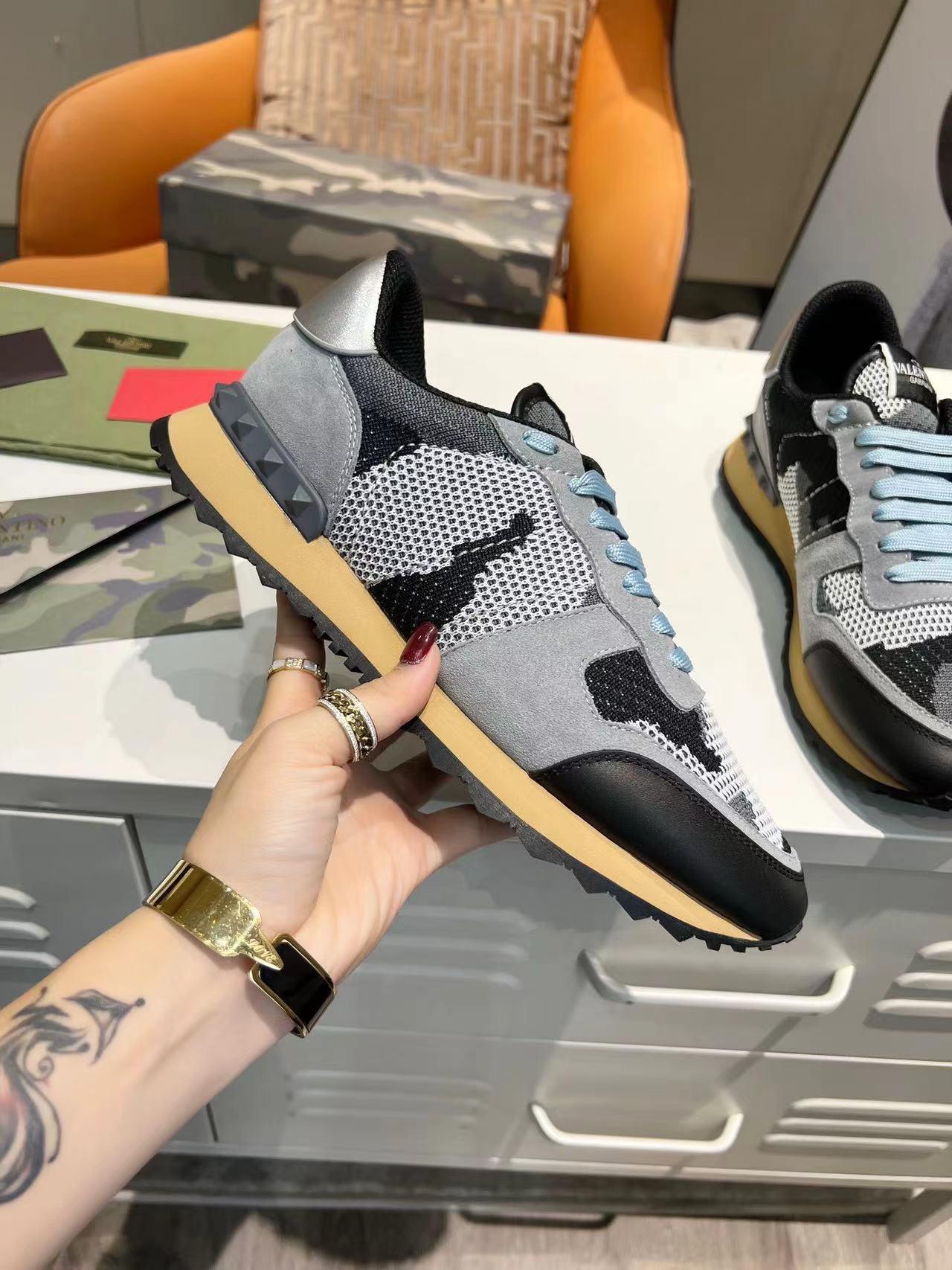 詳細な写真と価格については私に連絡してください。