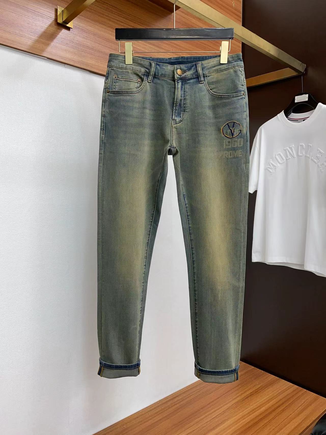 詳細な写真と価格については私に連絡してください。