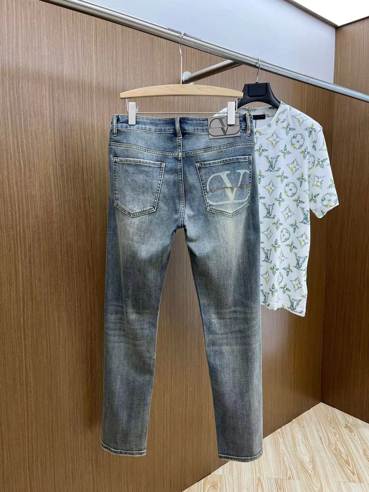 詳細な写真と価格については私に連絡してください。