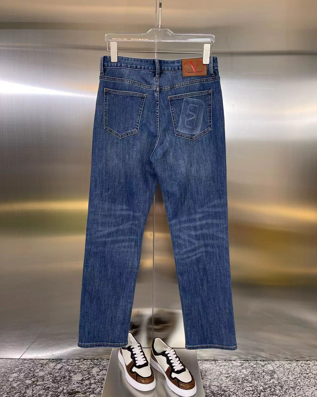 詳細な写真と価格については私に連絡してください。