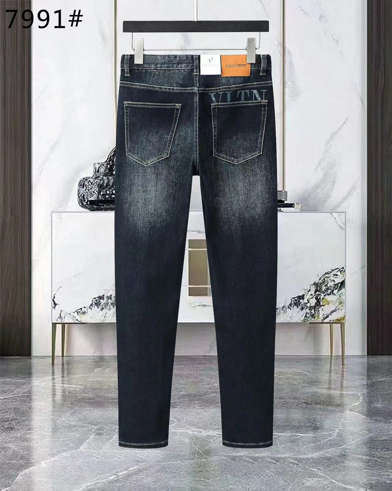 詳細な写真と価格については私に連絡してください。