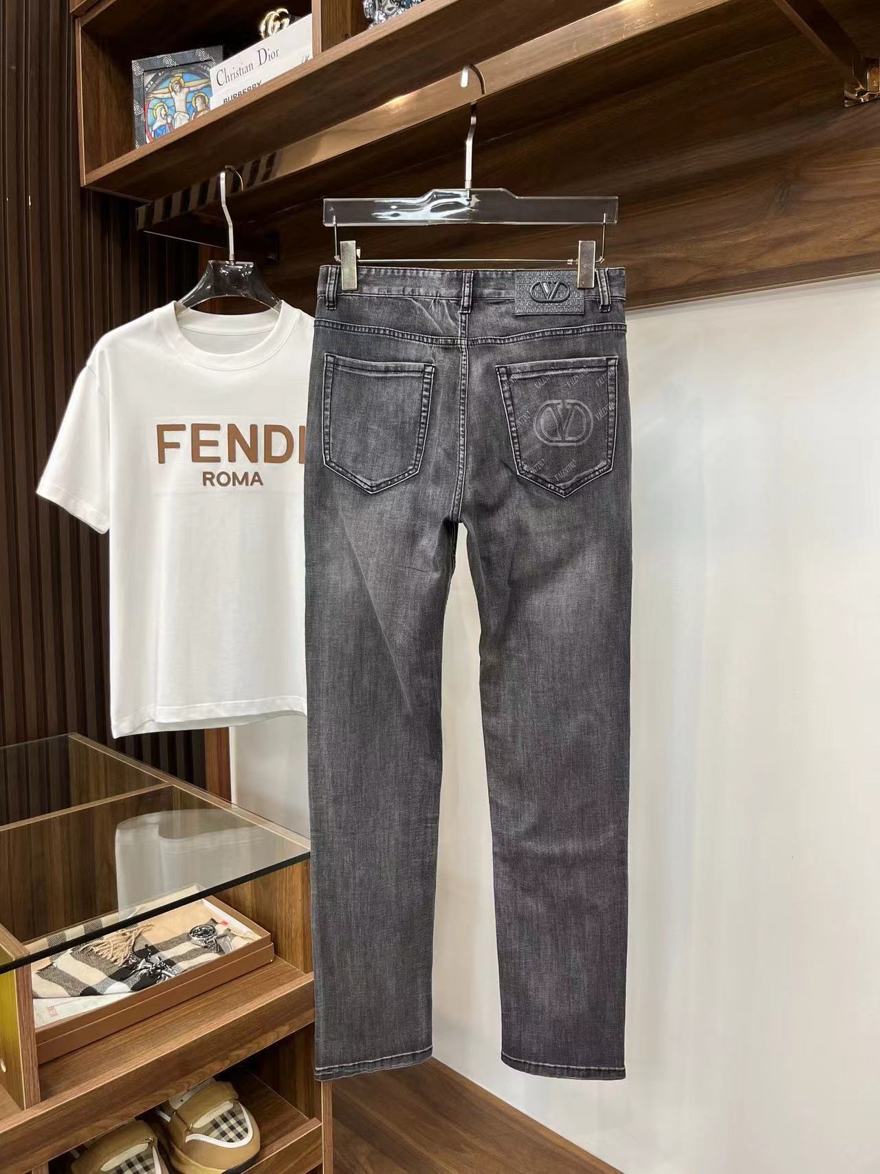 詳細な写真と価格については私に連絡してください。