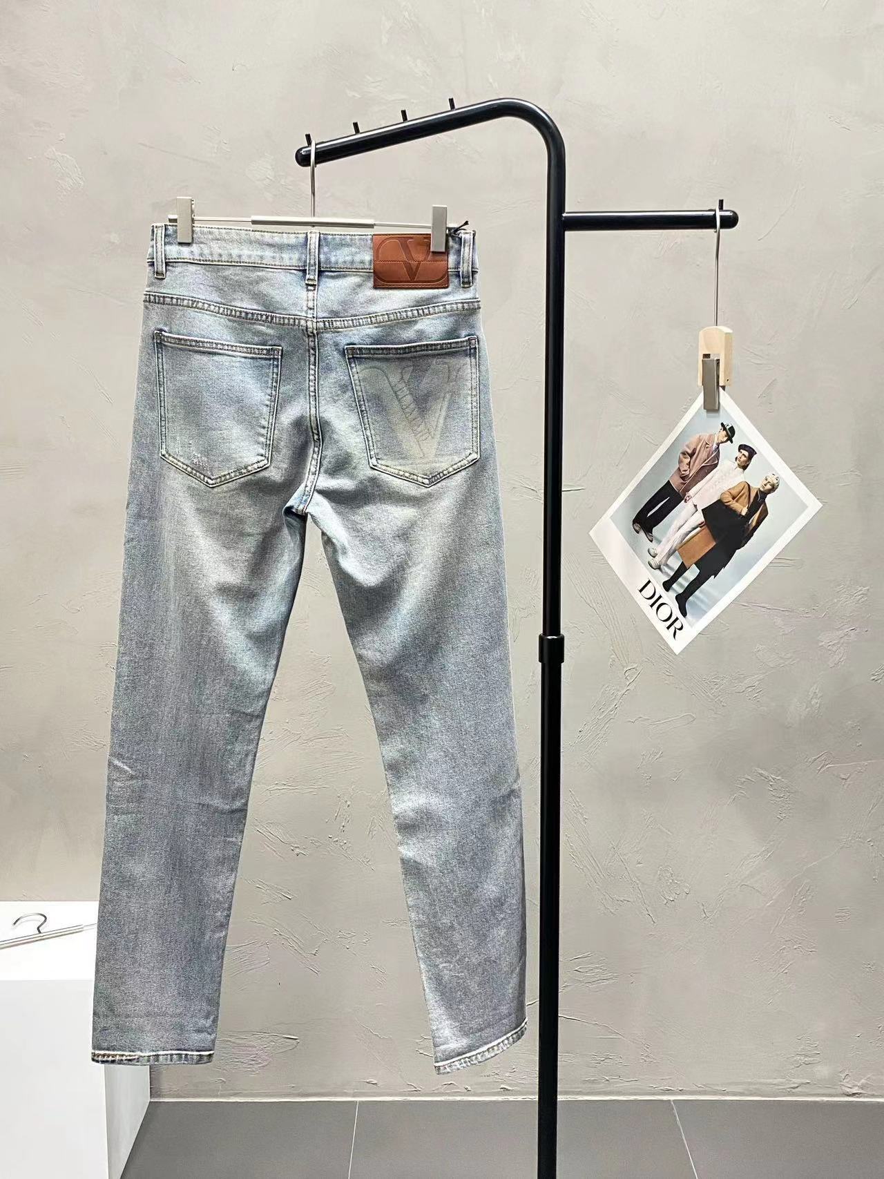 詳細な写真と価格については私に連絡してください。