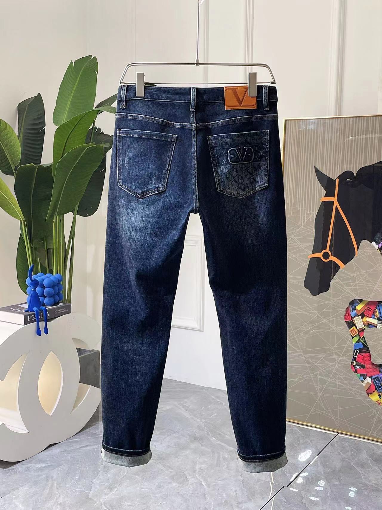 詳細な写真と価格については私に連絡してください。