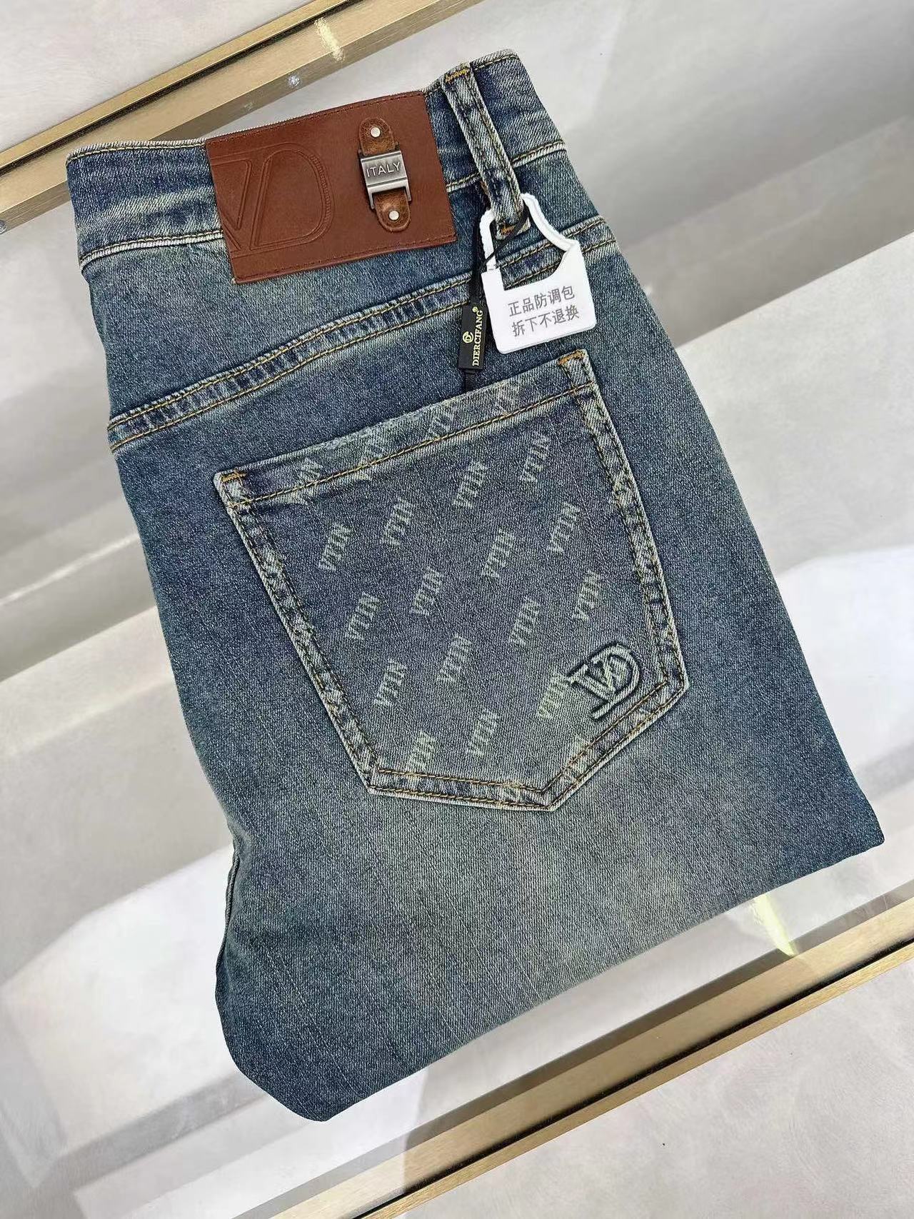 詳細な写真と価格については私に連絡してください。