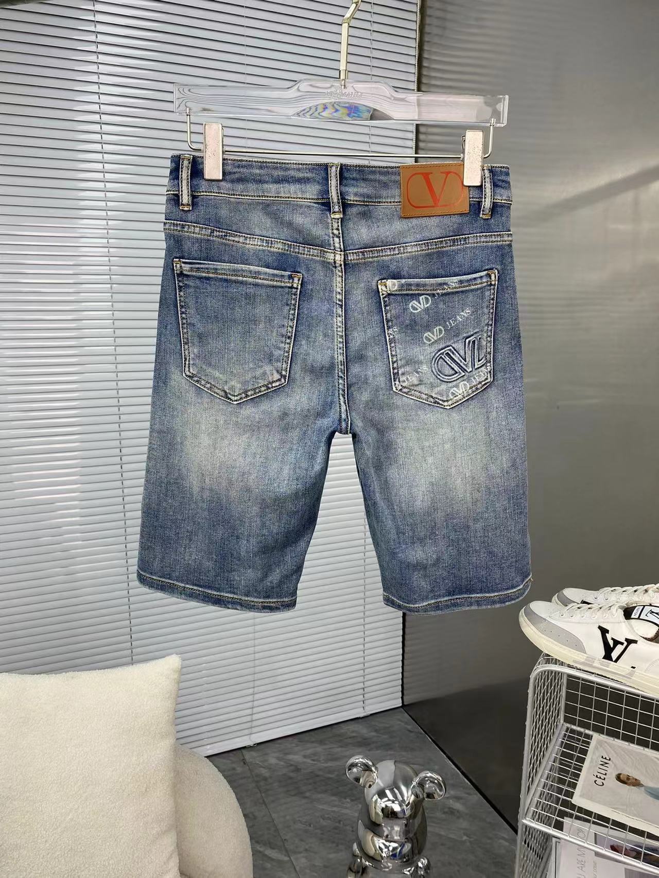 詳細な写真と価格については私に連絡してください。