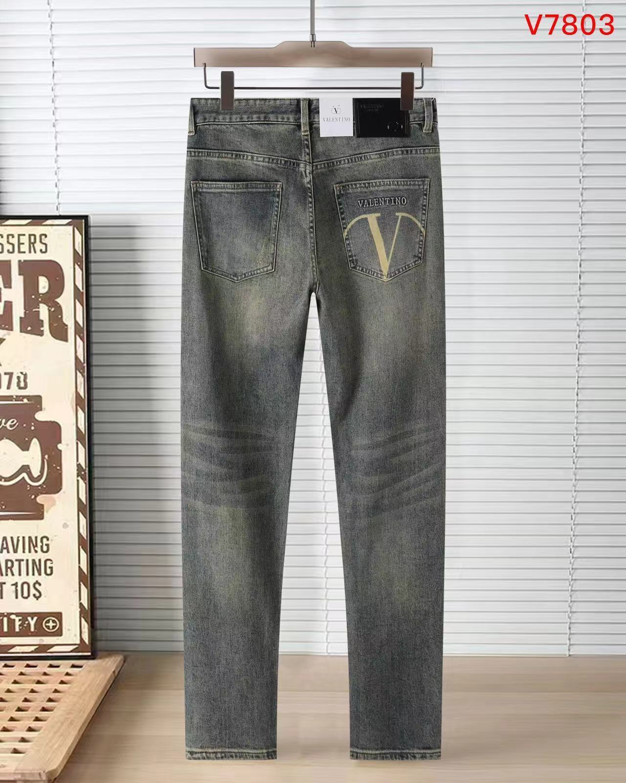 詳細な写真と価格については私に連絡してください。