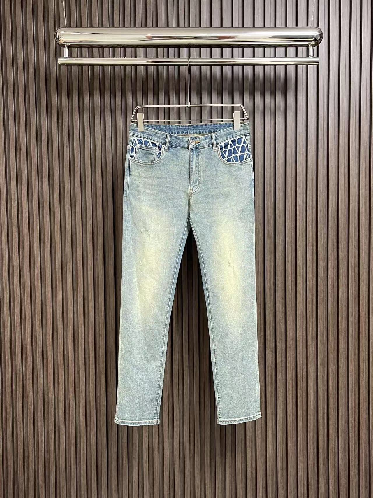 詳細な写真と価格については私に連絡してください。