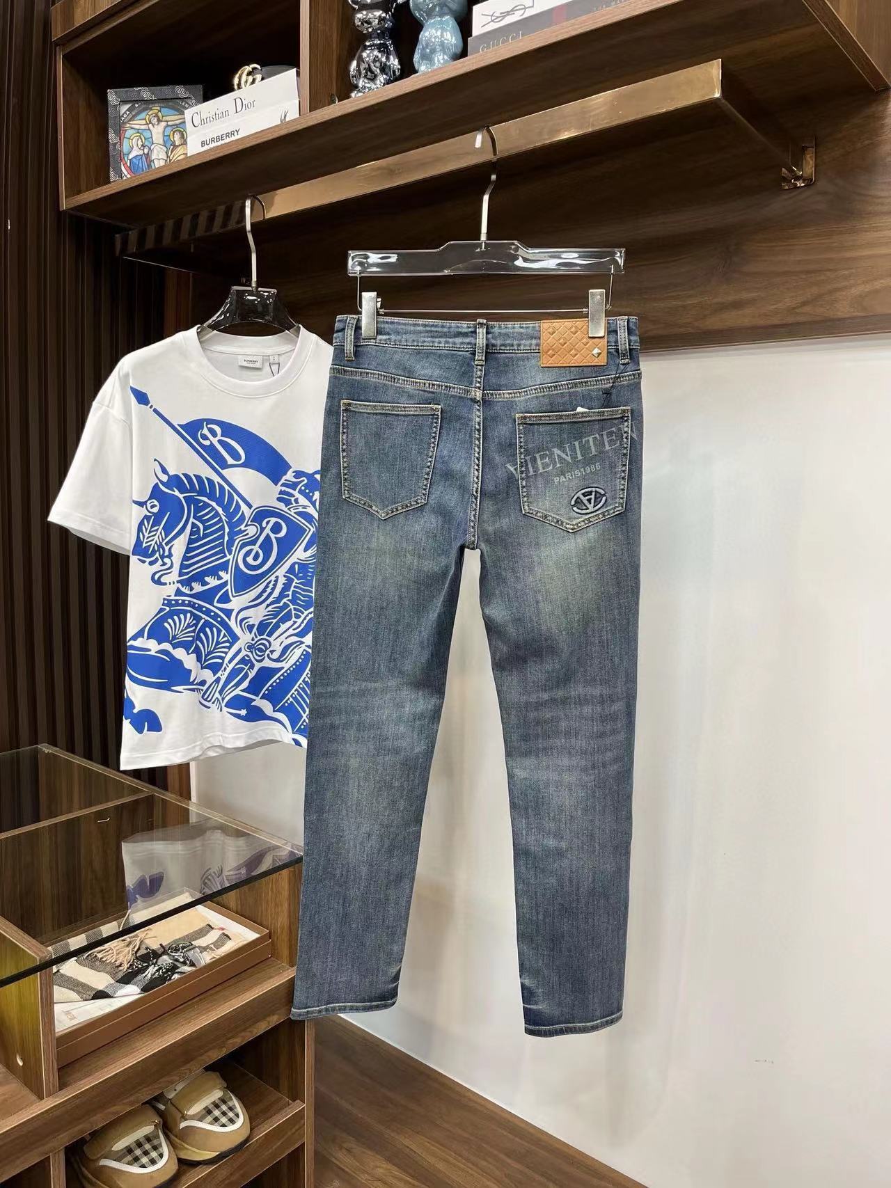 詳細な写真と価格については私に連絡してください。