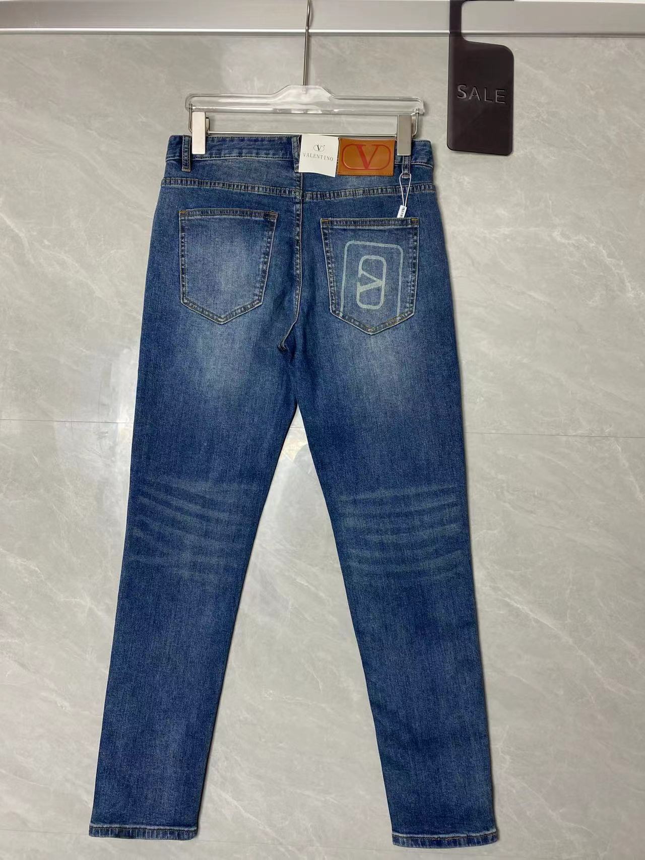 詳細な写真と価格については私に連絡してください。