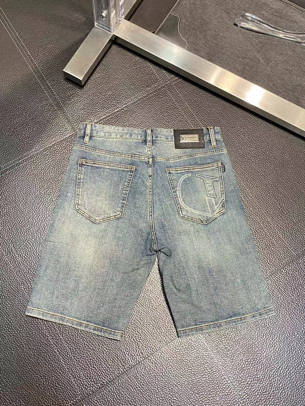 詳細な写真と価格については私に連絡してください。