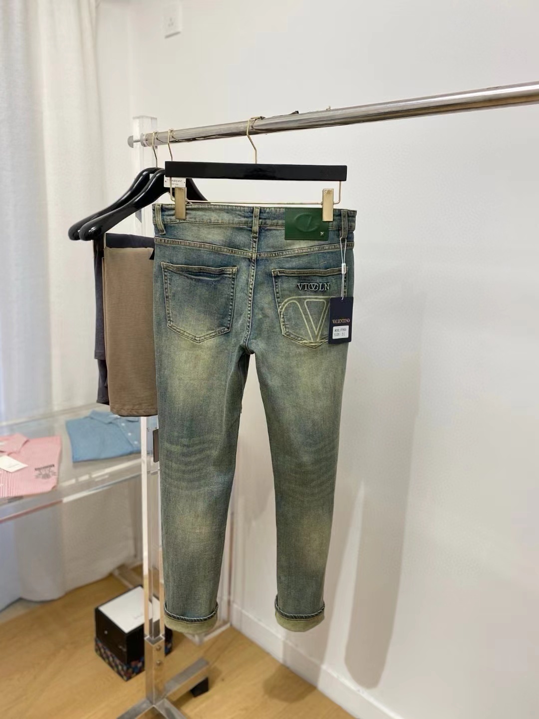 Valentinoジーパン