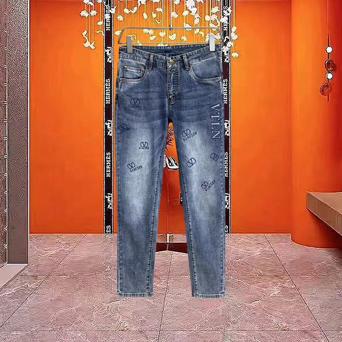 詳細な写真と価格については私に連絡してください。