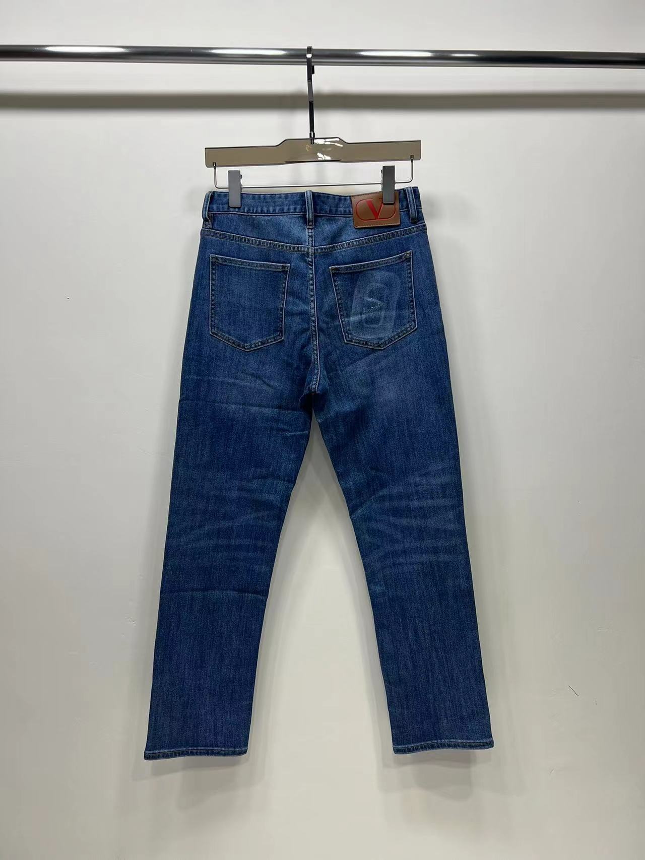 詳細な写真と価格については私に連絡してください。