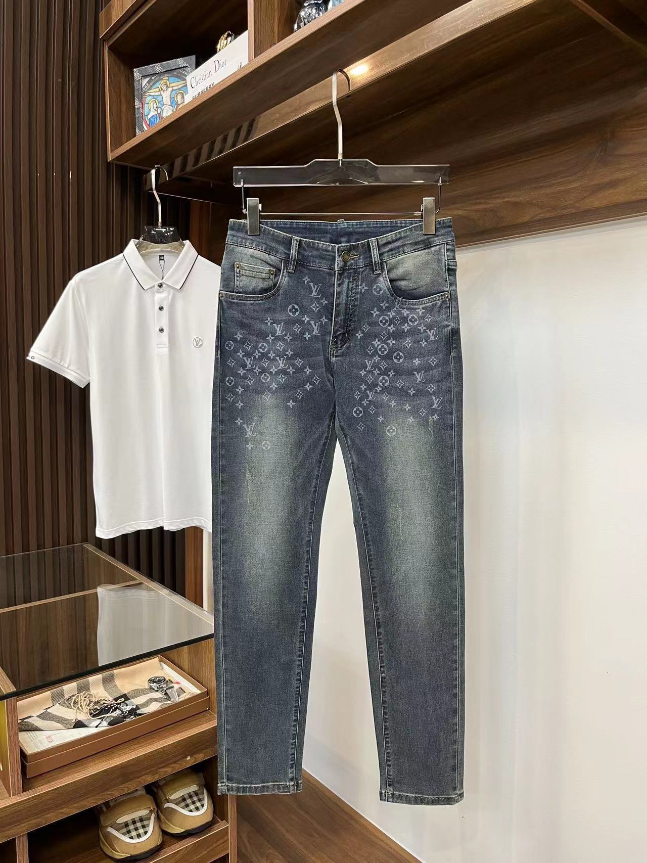 詳細な写真と価格については私に連絡してください。