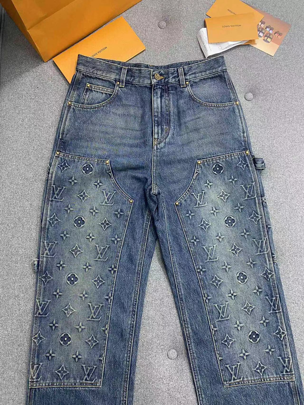 詳細な写真と価格については私に連絡してください。