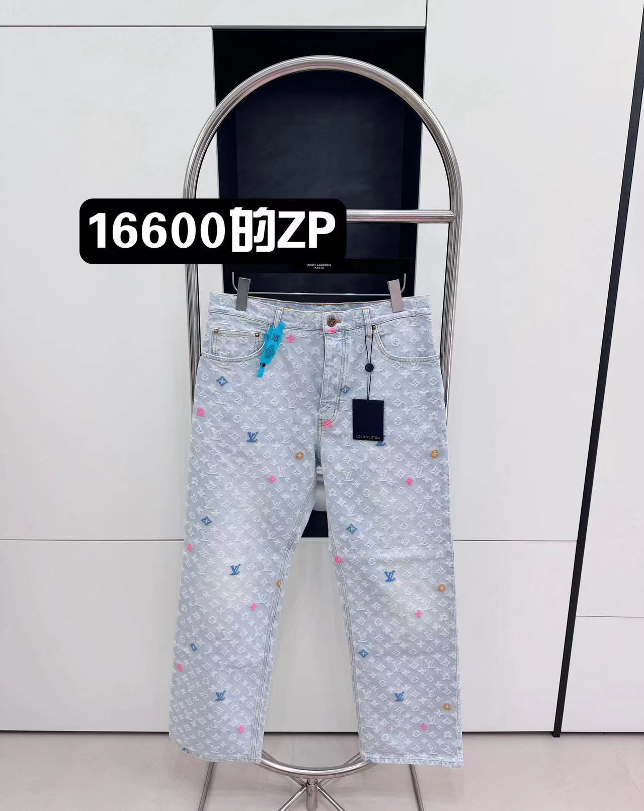 詳細な写真と価格については私に連絡してください。