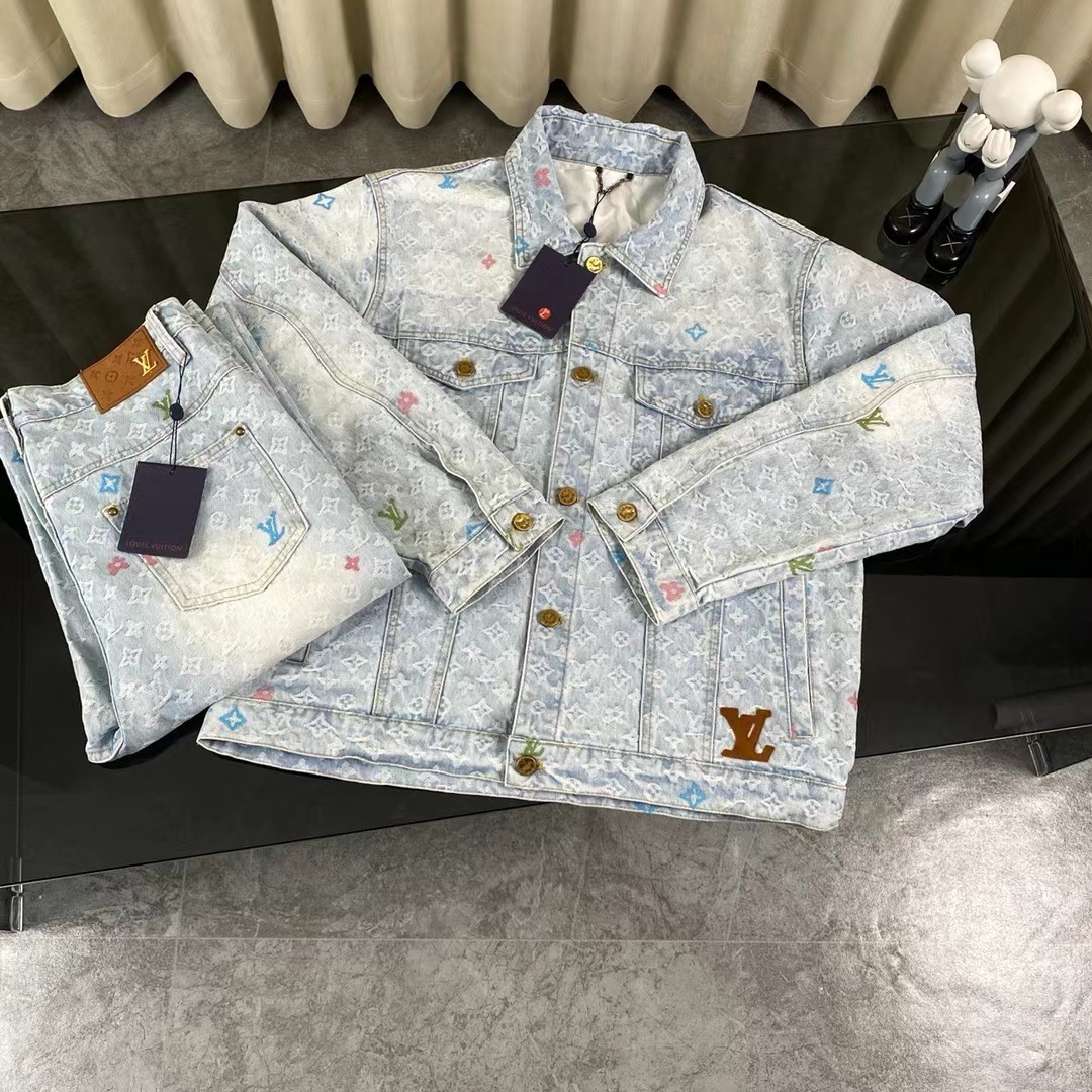 詳細な写真と価格については私に連絡してください。