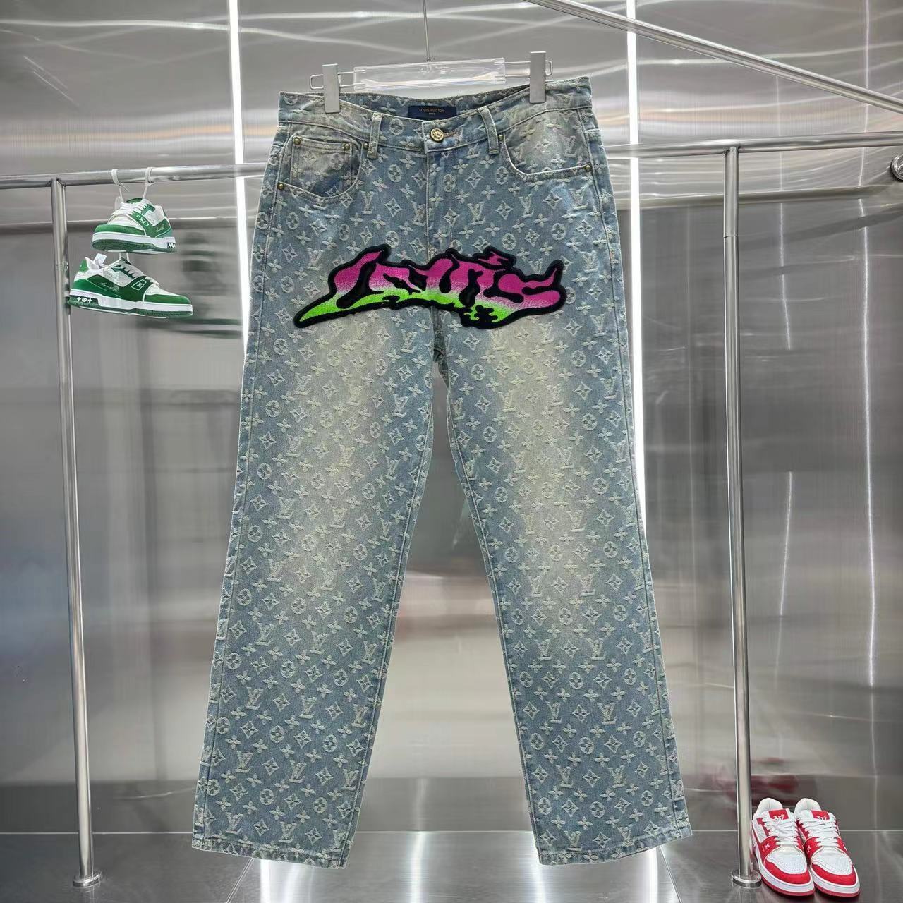 詳細な写真と価格については私に連絡してください。