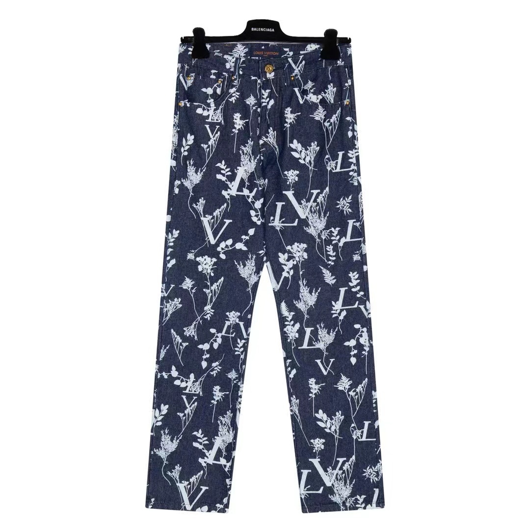 詳細な写真と価格については私に連絡してください。