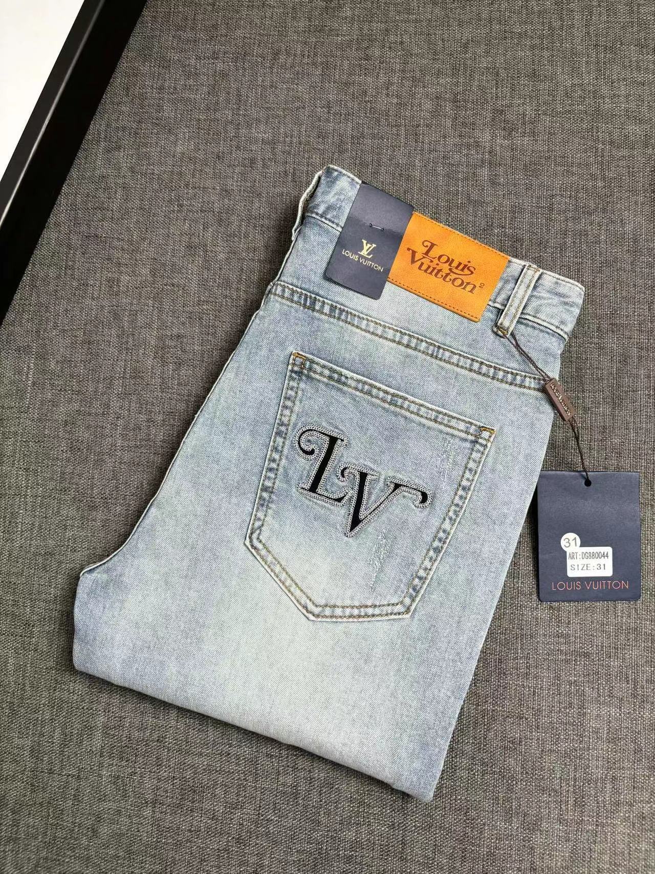 詳細な写真と価格については私に連絡してください。