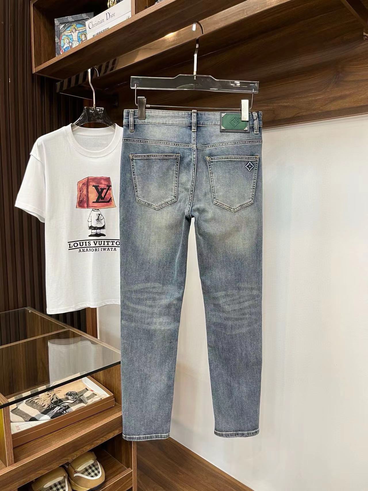 詳細な写真と価格については私に連絡してください。