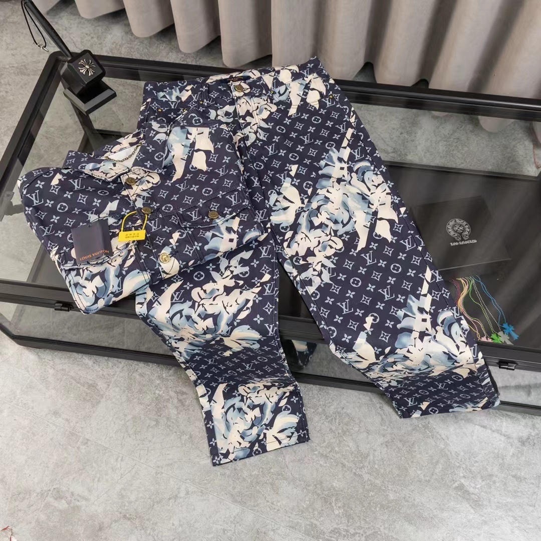 詳細な写真と価格については私に連絡してください。