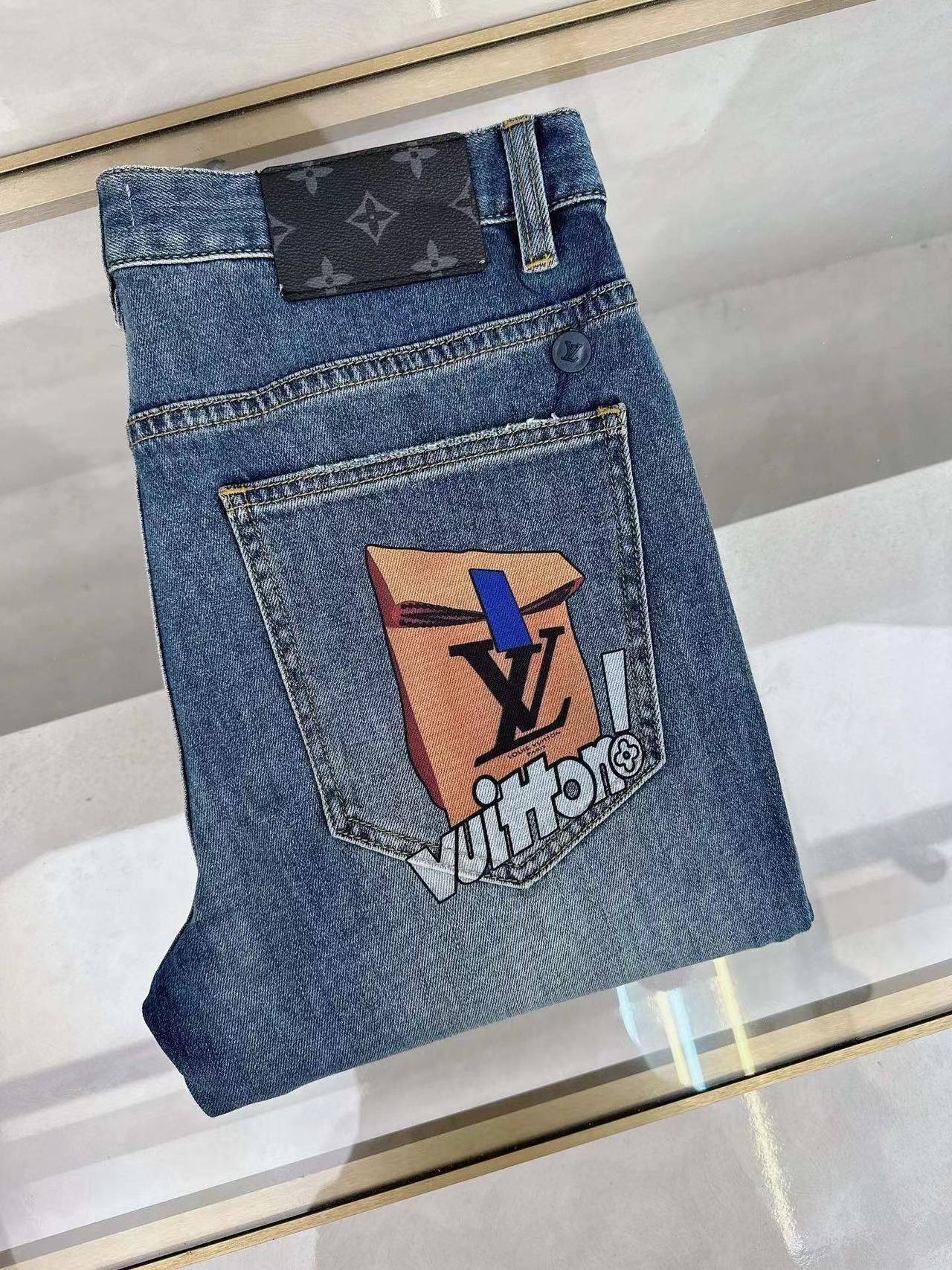 詳細な写真と価格については私に連絡してください。