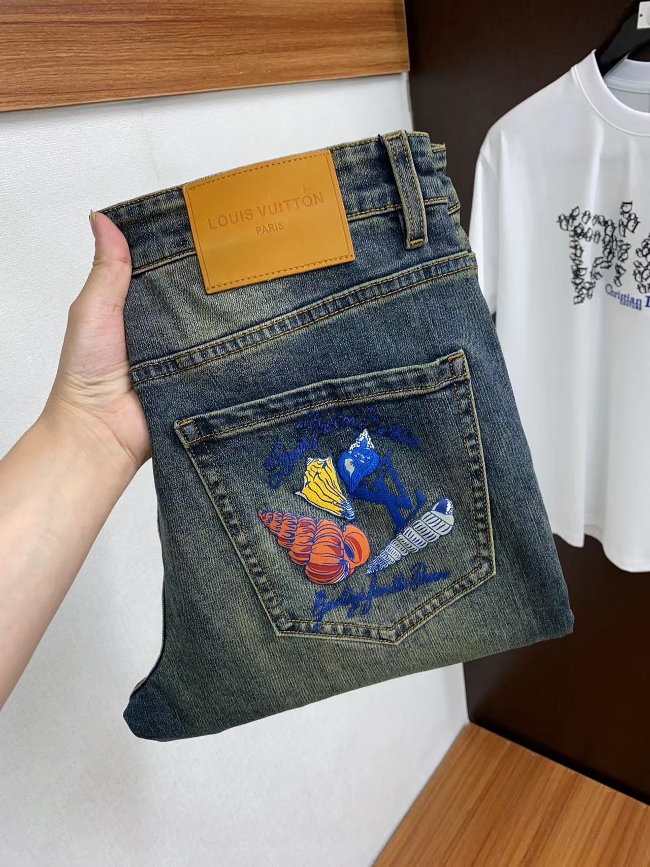 詳細な写真と価格については私に連絡してください。