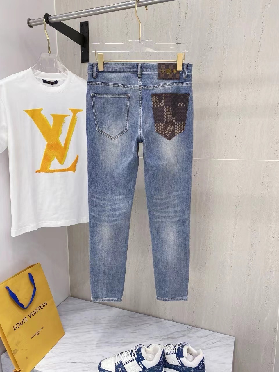 詳細な写真と価格については私に連絡してください。