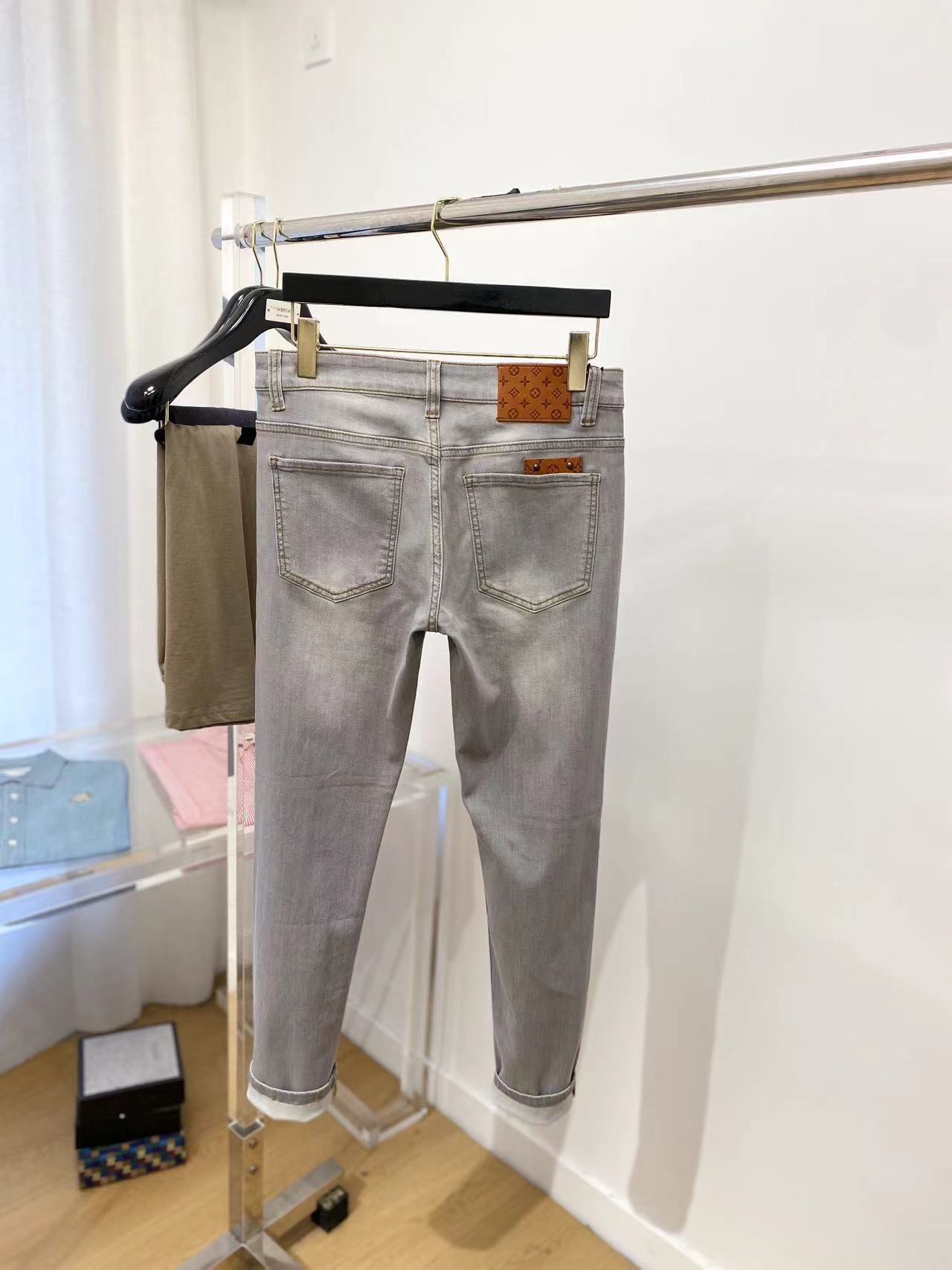 詳細な写真と価格については私に連絡してください。