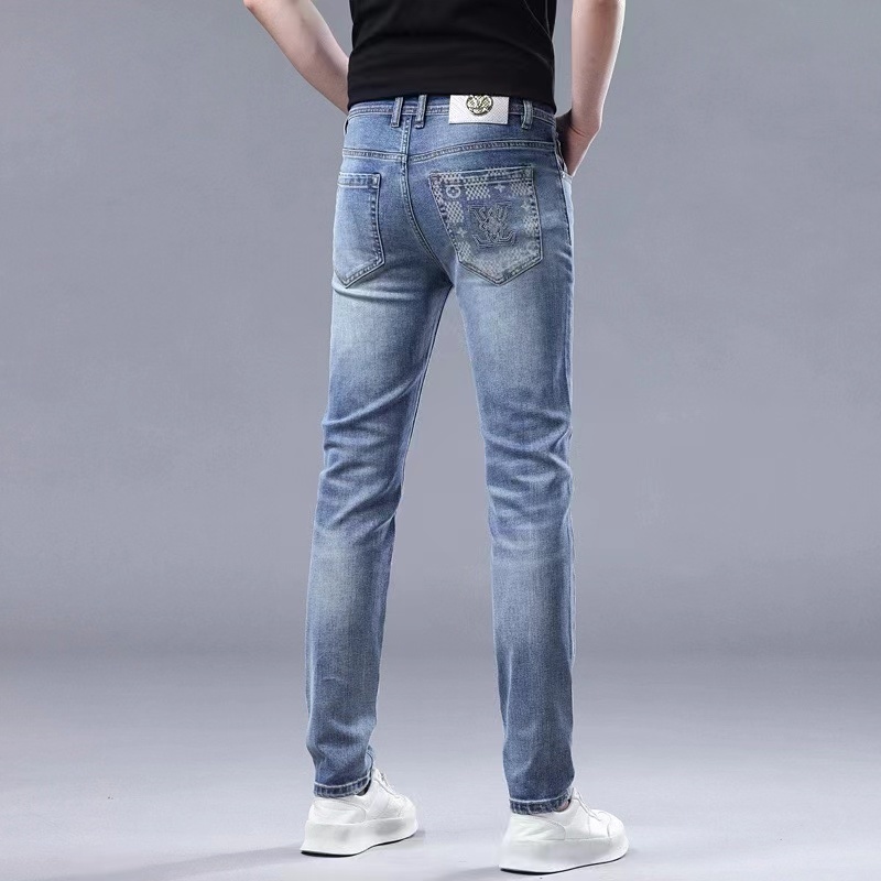 詳細な写真と価格については私に連絡してください。