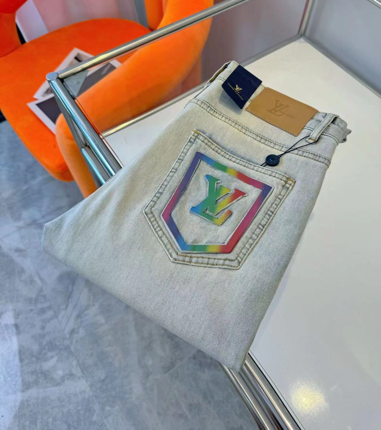 詳細な写真と価格については私に連絡してください。