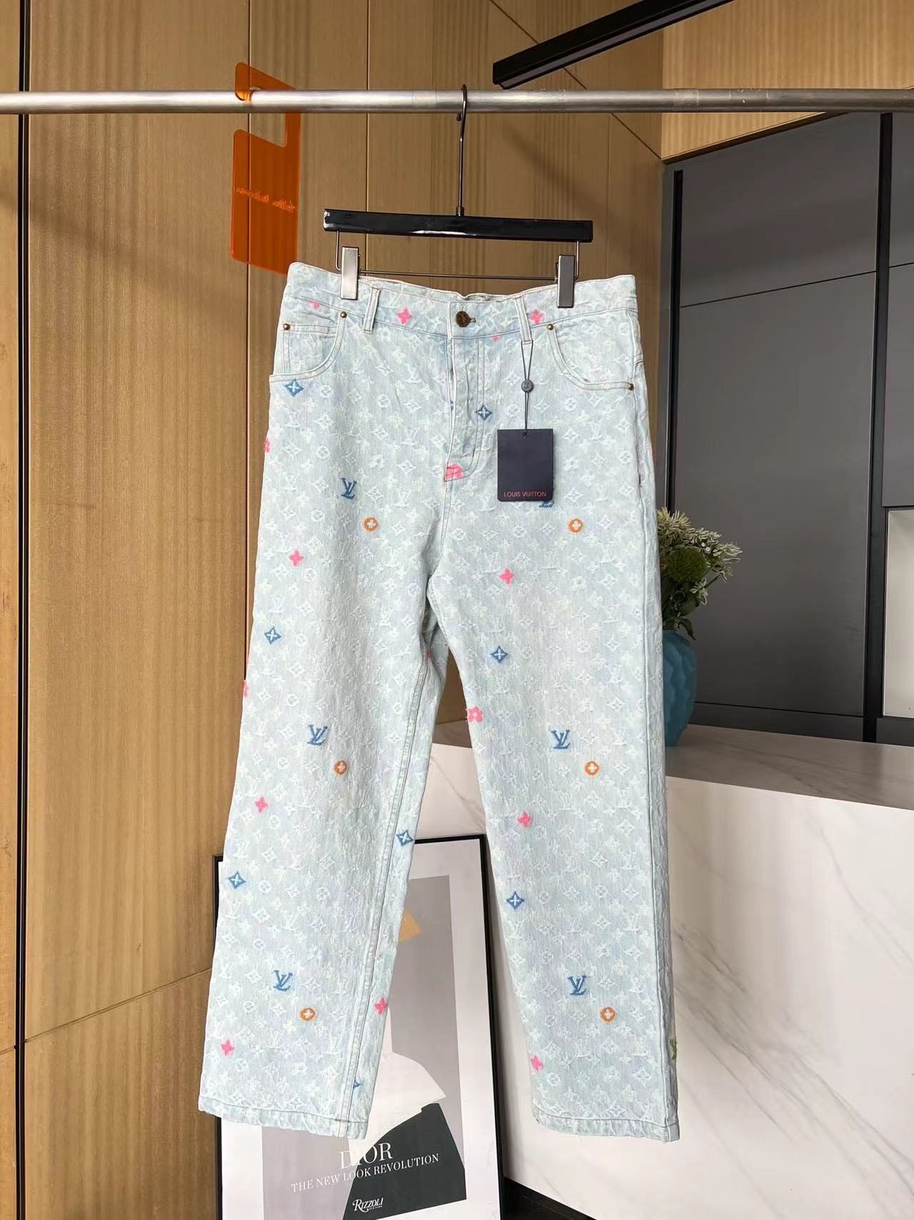 詳細な写真と価格については私に連絡してください。