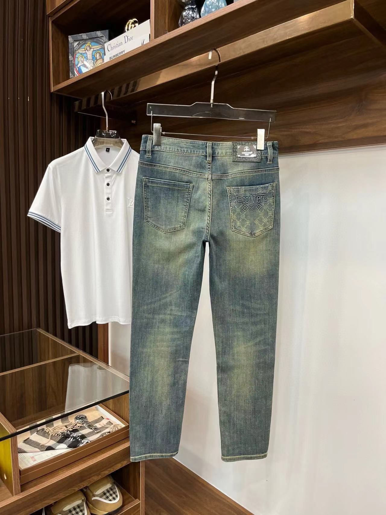 詳細な写真と価格については私に連絡してください。