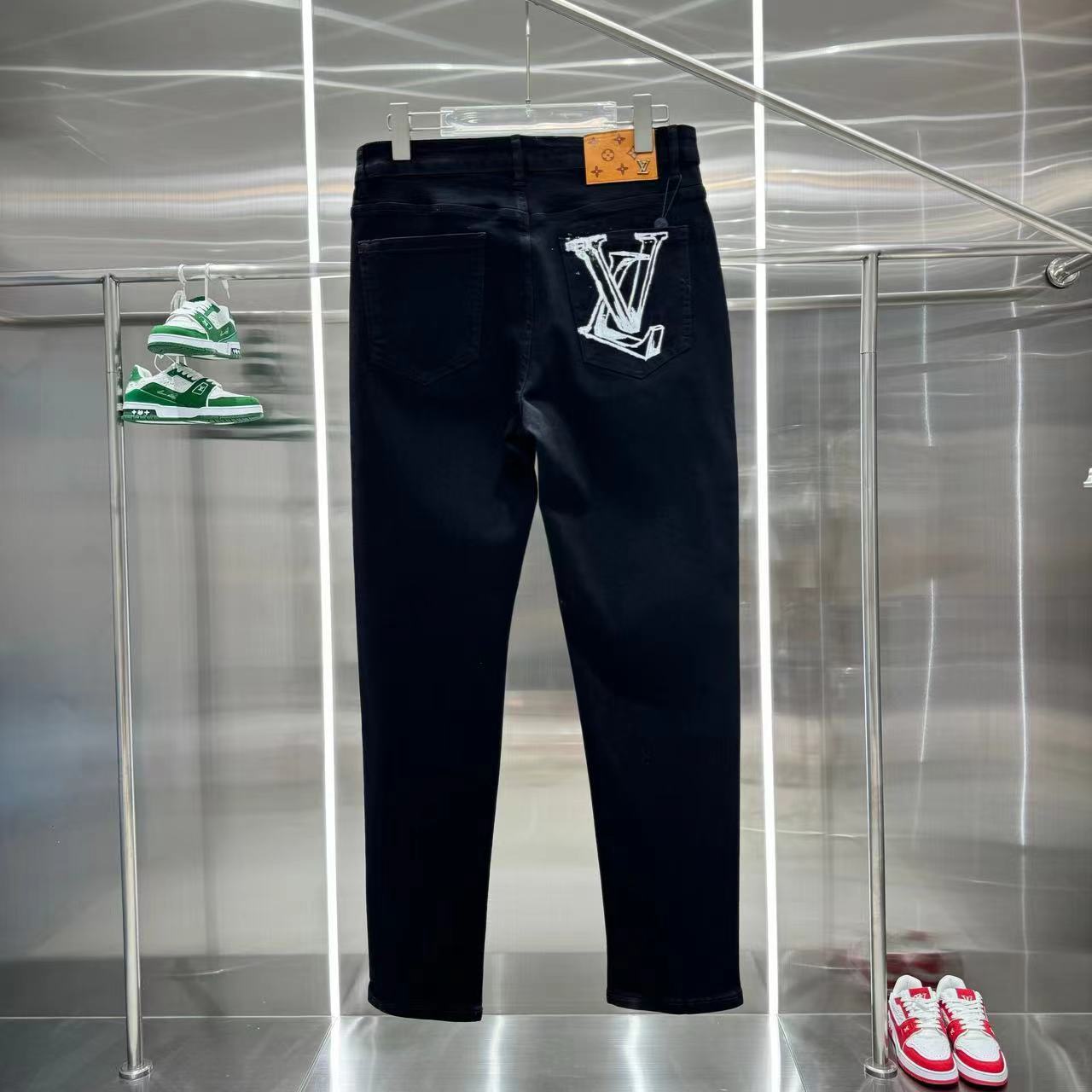 詳細な写真と価格については私に連絡してください。